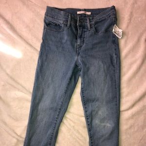 Women’s Levi Jeans